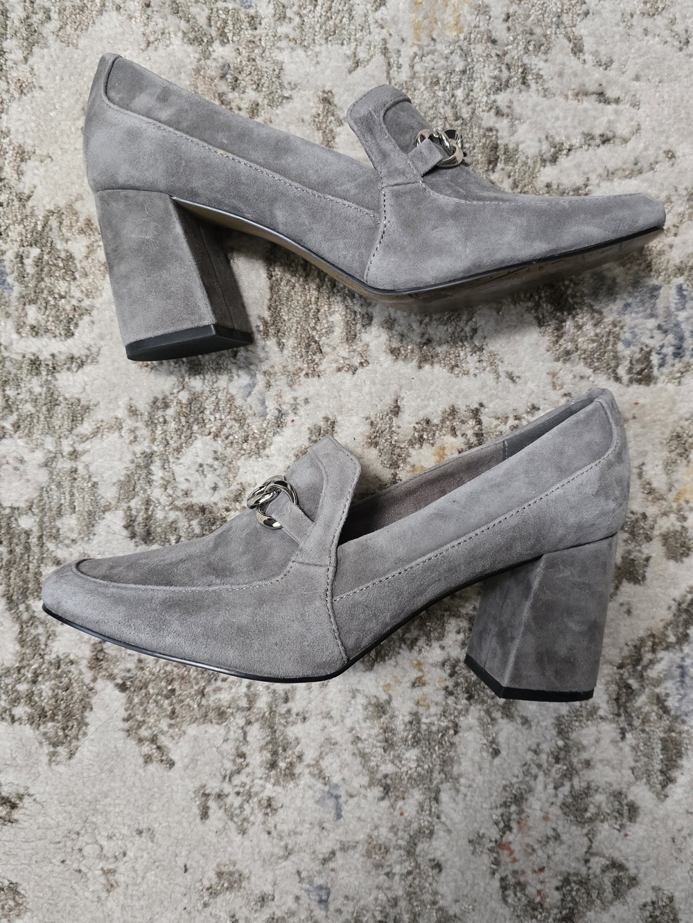 Bella-Vita Grey Suede Chain Loafers Heels Size 8.5 - Picture 4 of 14